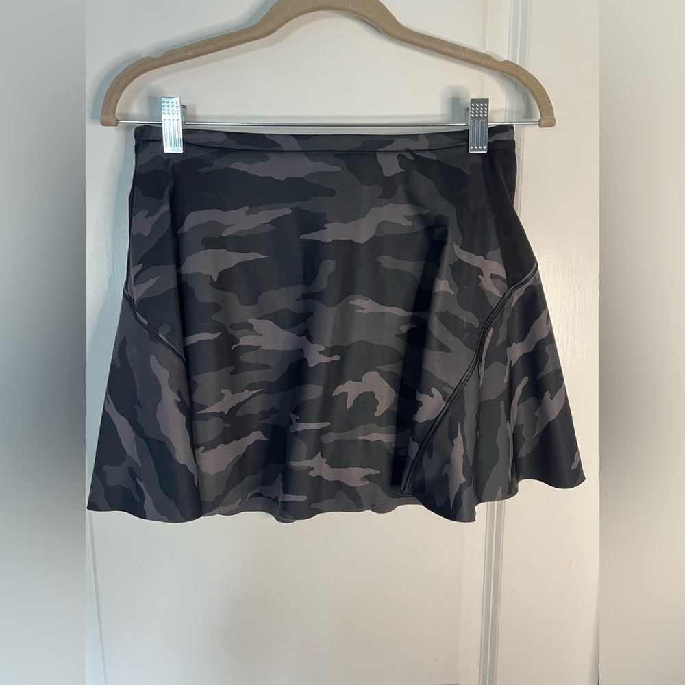 Athleta Women’s Gray Black Camo Match Point Skort - Size XS